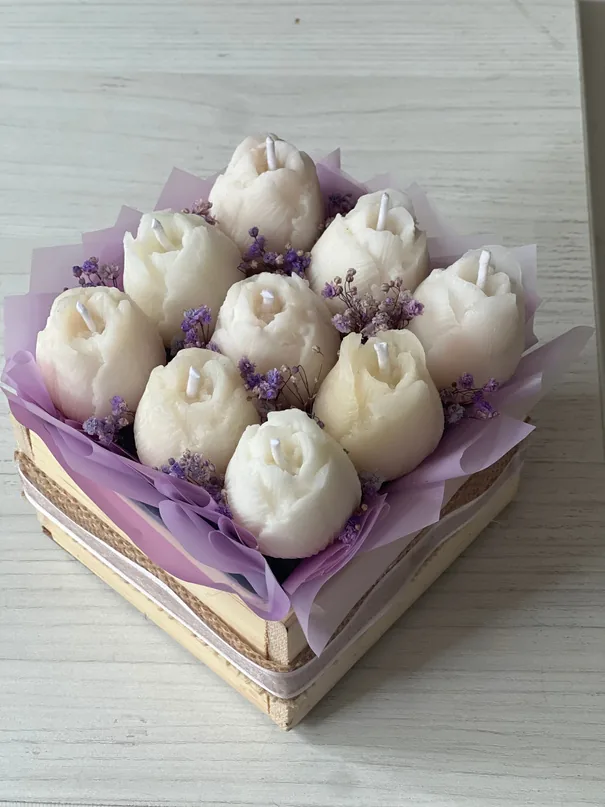 Tulipanes en Caja — Flores y Bouquets